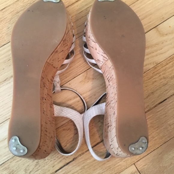 Tahari Wedge/Strappy Sandals - Sz 9.5 - Picture 4 of 8